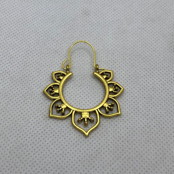 Vintage Boho Mandala Flower Hoop Earrings Gold Tone Brass Earwire Dangle Style - Picture 10 of 11